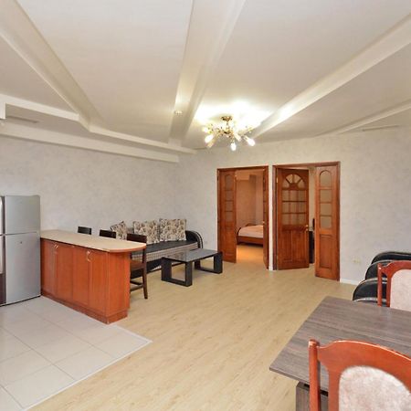 Apartment In Abovyan Street, Erivan Exterior foto